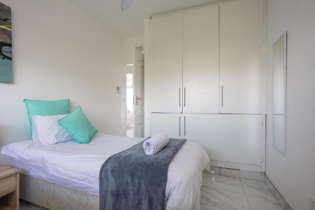 24 Sea Lodge - Sea Viewing Apartment Durban Extérieur photo