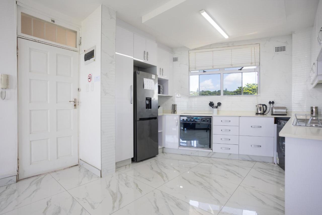 24 Sea Lodge - Sea Viewing Apartment Durban Extérieur photo